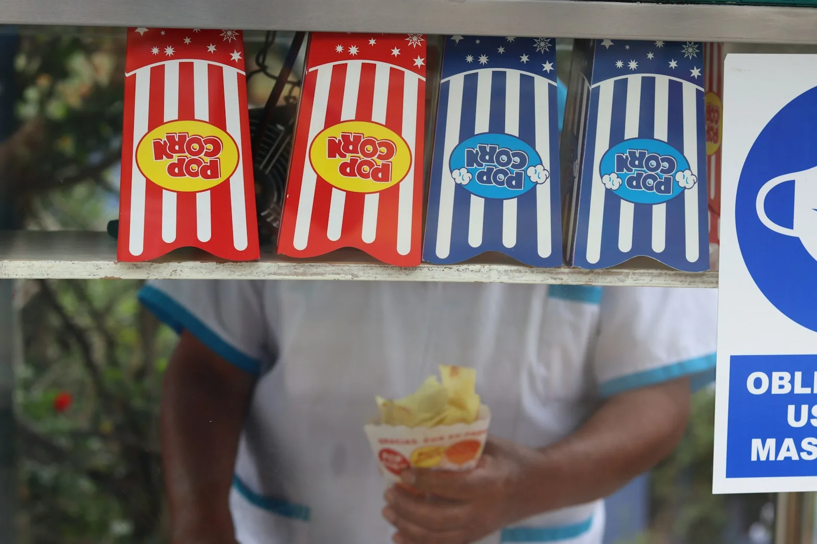 Starter serves After Sunset